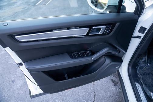 2022 Porsche Cayenne Platinum Edition