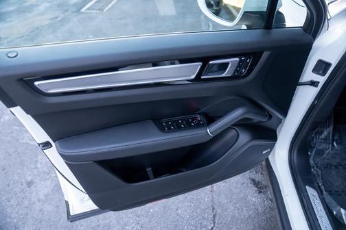 2022 Porsche Cayenne Platinum Edition