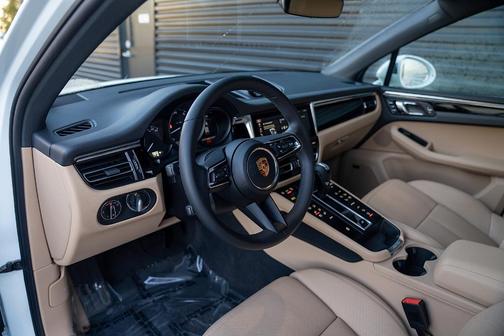 2025 Porsche Macan Base