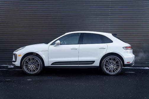 2025 Porsche Macan Base