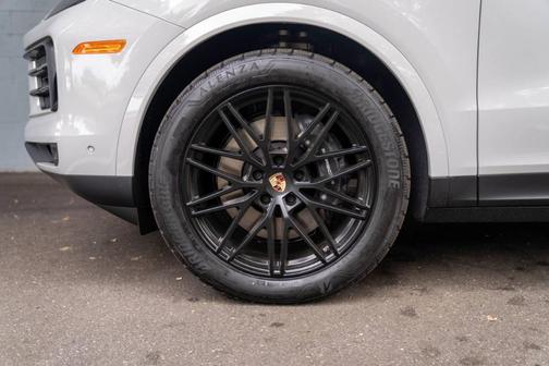 2025 Porsche Cayenne AWD