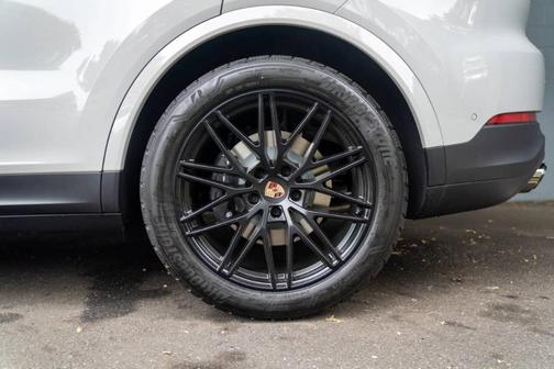 2025 Porsche Cayenne AWD