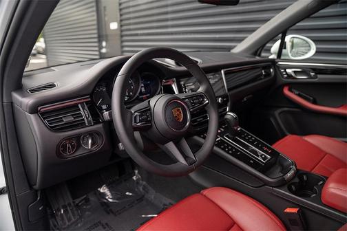 2025 Porsche Macan Base