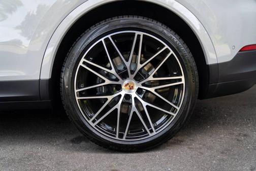 2025 Porsche Cayenne 