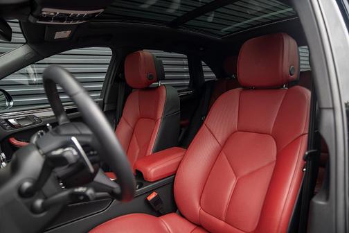 2025 Porsche Macan Base