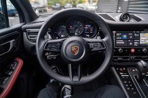 2025 Porsche Macan Base