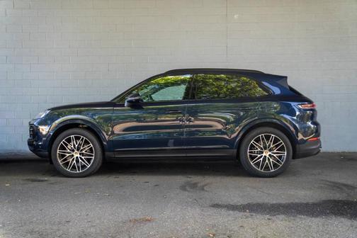 2025 Porsche Cayenne AWD