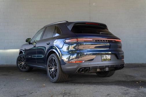 2025 Porsche Cayenne AWD