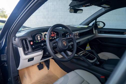 2025 Porsche Cayenne AWD