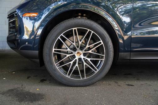 2025 Porsche Cayenne AWD