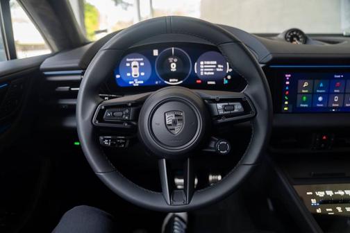 2025 Porsche Macan Turbo