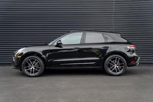 2025 Porsche Macan Base