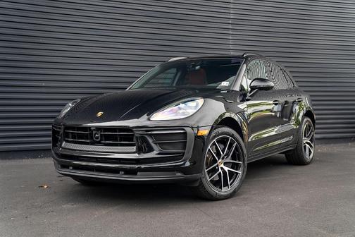 2025 Porsche Macan Base
