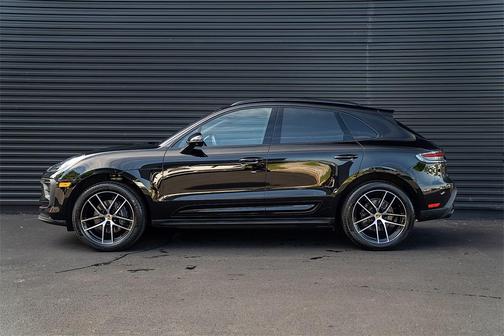 2025 Porsche Macan Base