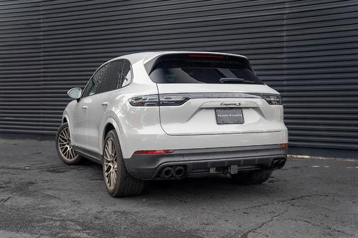 2023 Porsche Cayenne S Platinum Edition