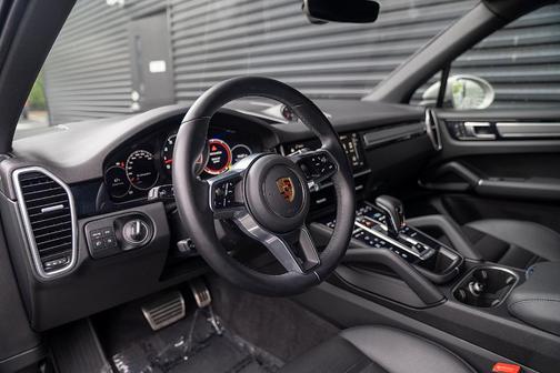 2023 Porsche Cayenne S Platinum Edition