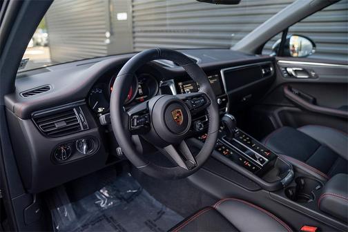 2025 Porsche Macan GTS