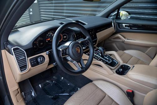 Quartzite 2023 Porsche Cayenne