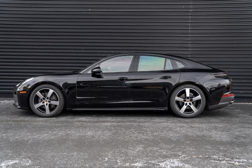 2024 Porsche Panamera 4