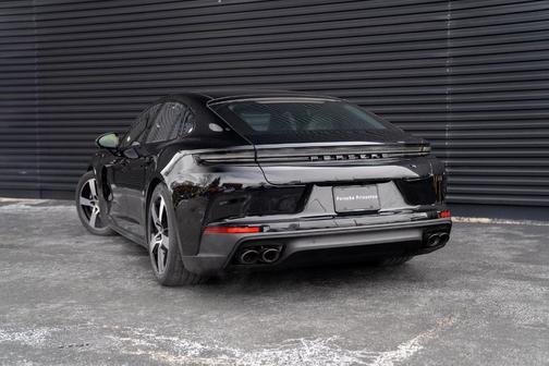 2024 Porsche Panamera 4
