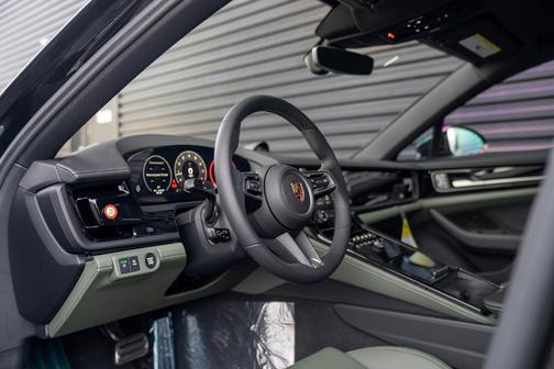 2024 Porsche Panamera 4