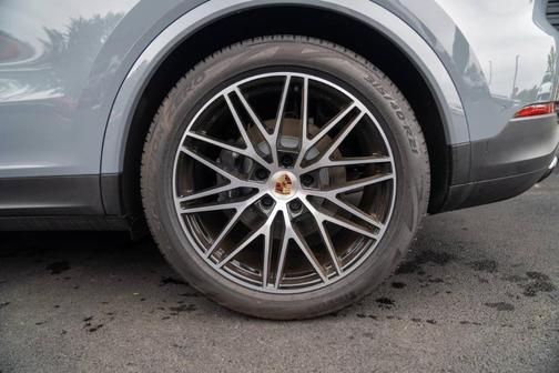 2025 Porsche Cayenne AWD