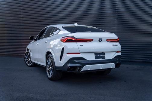 2023 BMW X6 M50i