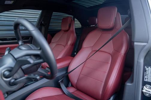 2025 Porsche Macan 4S