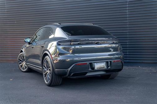 2025 Porsche Macan 4S