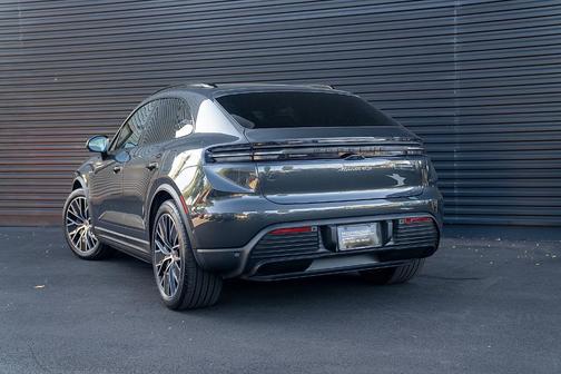 2025 Porsche Macan 4S