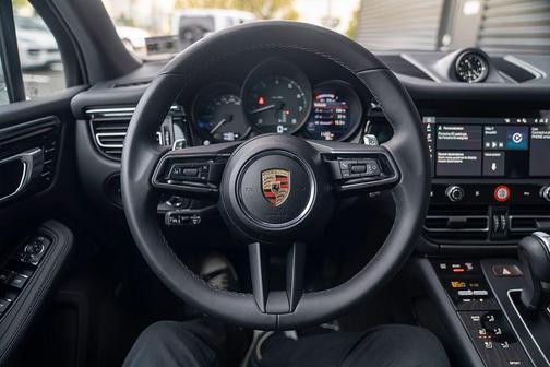 2025 Porsche Macan Base