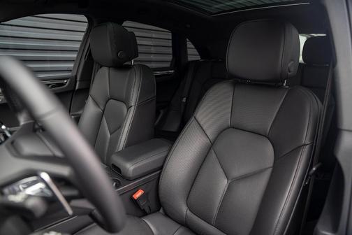 Dolomite Silver Metallic 2026 Porsche Macan