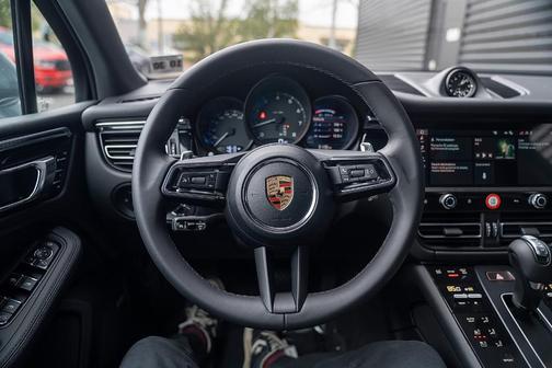 Dolomite Silver Metallic 2026 Porsche Macan