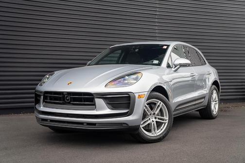 Dolomite Silver Metallic 2026 Porsche Macan