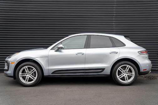 Dolomite Silver Metallic 2026 Porsche Macan