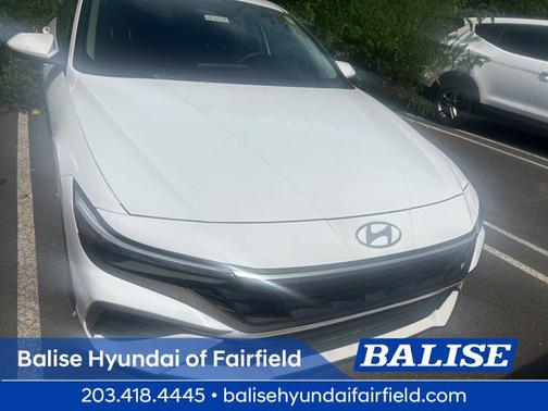 2025 Hyundai ELANTRA SE