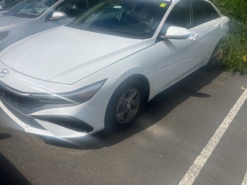 2025 Hyundai ELANTRA SE