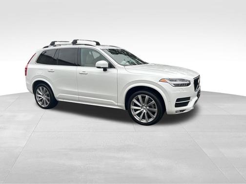 2019 Volvo XC90 T6 Momentum