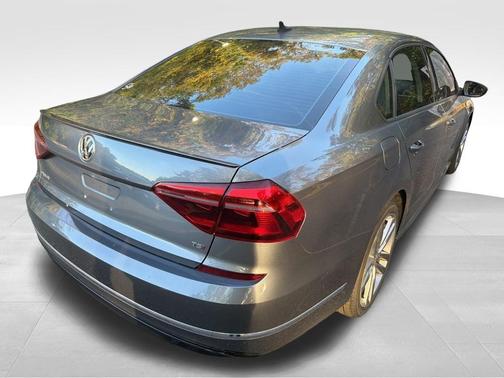 2018 Volkswagen Passat 2.0T R-Line