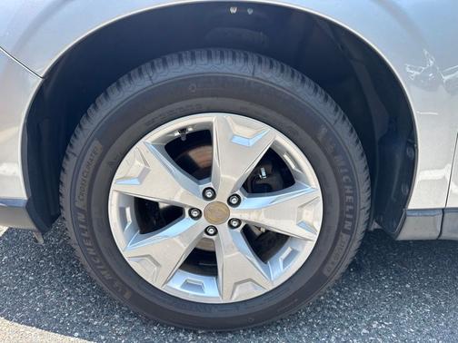Ice Silver Metallic 2015 Subaru Forester 2.5i Premium