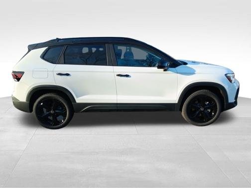 2025 Volkswagen Taos 1.5T SE Black