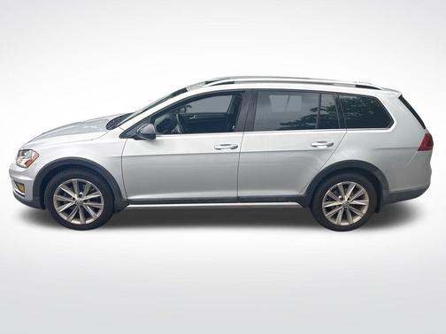 Reflex Silver Metallic 2017 Volkswagen Golf Alltrack TSI SE