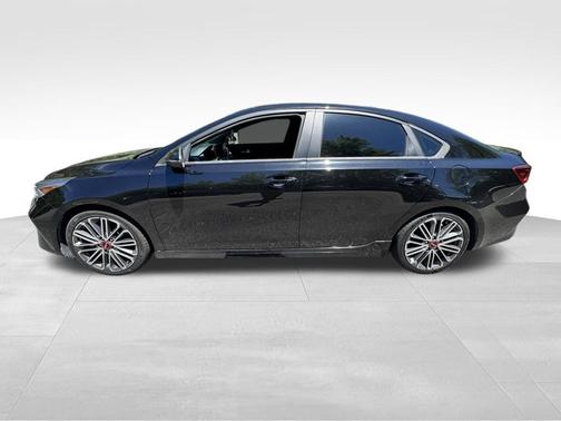 Aurora Black Pearl 2022 Kia Forte GT