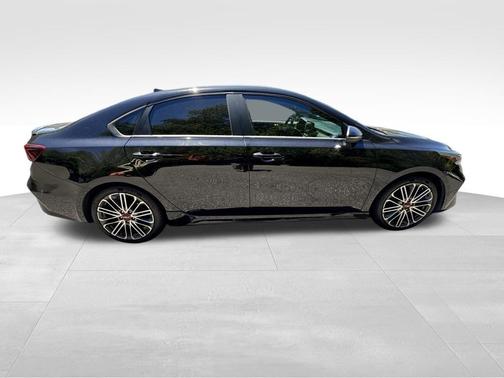 Aurora Black Pearl 2022 Kia Forte GT