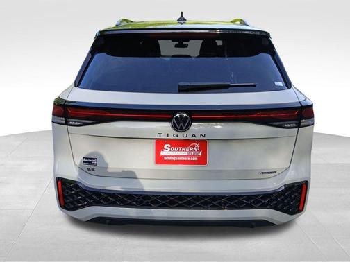 Sandstone 2026 Volkswagen Tiguan 2.0T SE R-Line Black