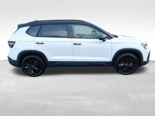 2025 Volkswagen Taos 1.5T SE Black