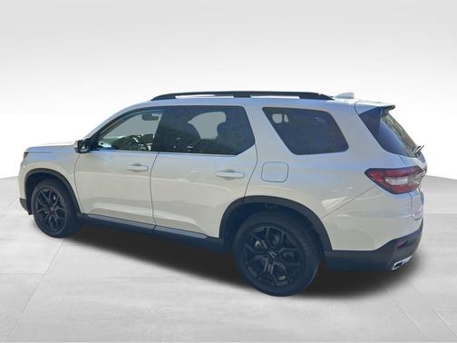 White 2025 Honda Pilot Touring