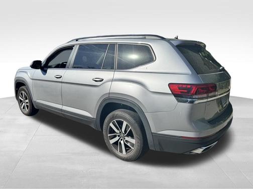 Pyrite Silver Metallic 2023 Volkswagen Atlas 2.0T SE