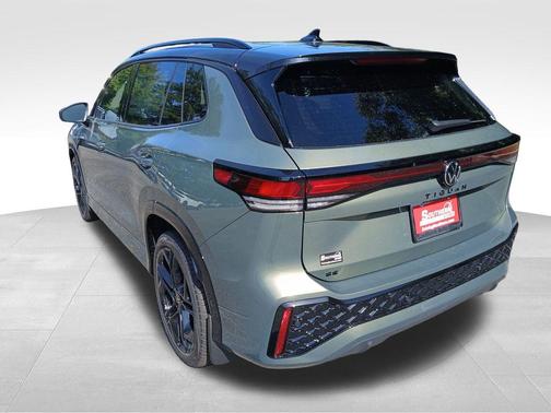 2025 Volkswagen Tiguan 2.0T SE R-Line Black