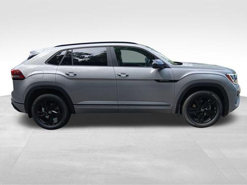 2026 Volkswagen Atlas Cross Sport 2.0T SEL R-Line Black